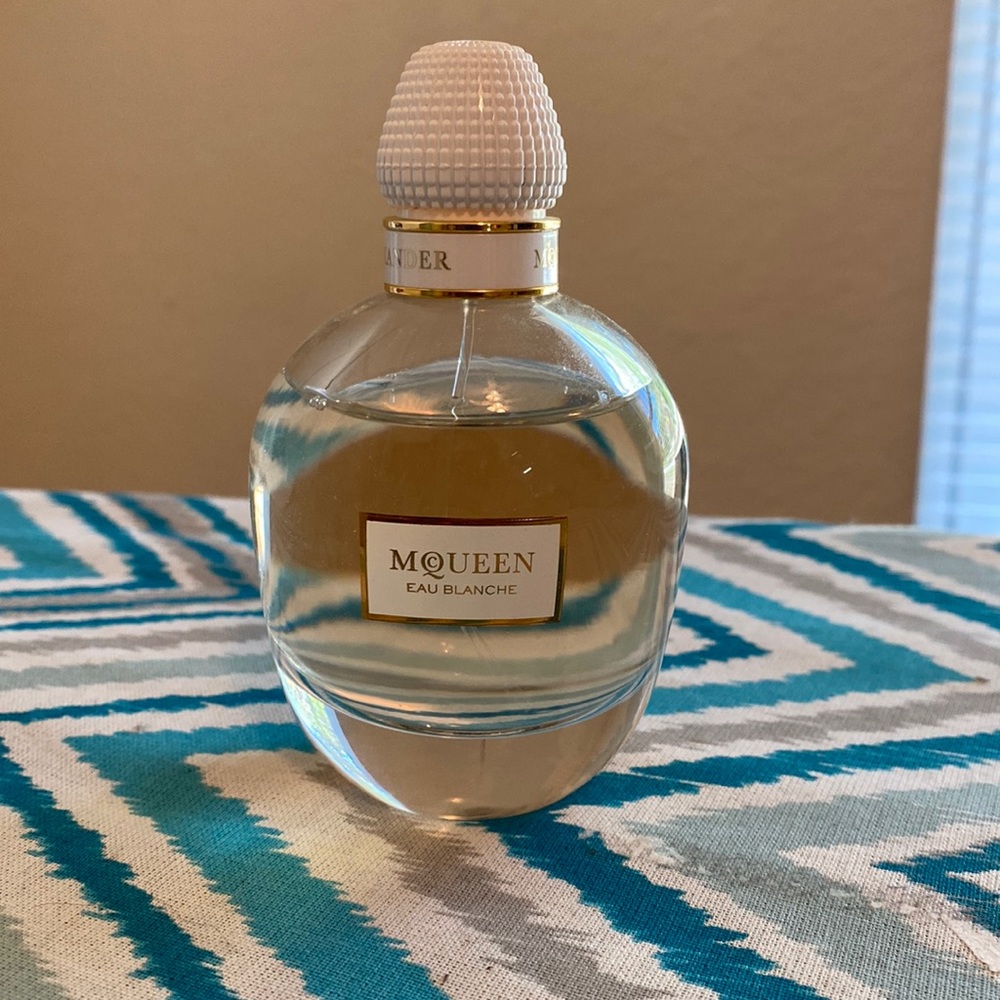 Mqueen Eau Blanche